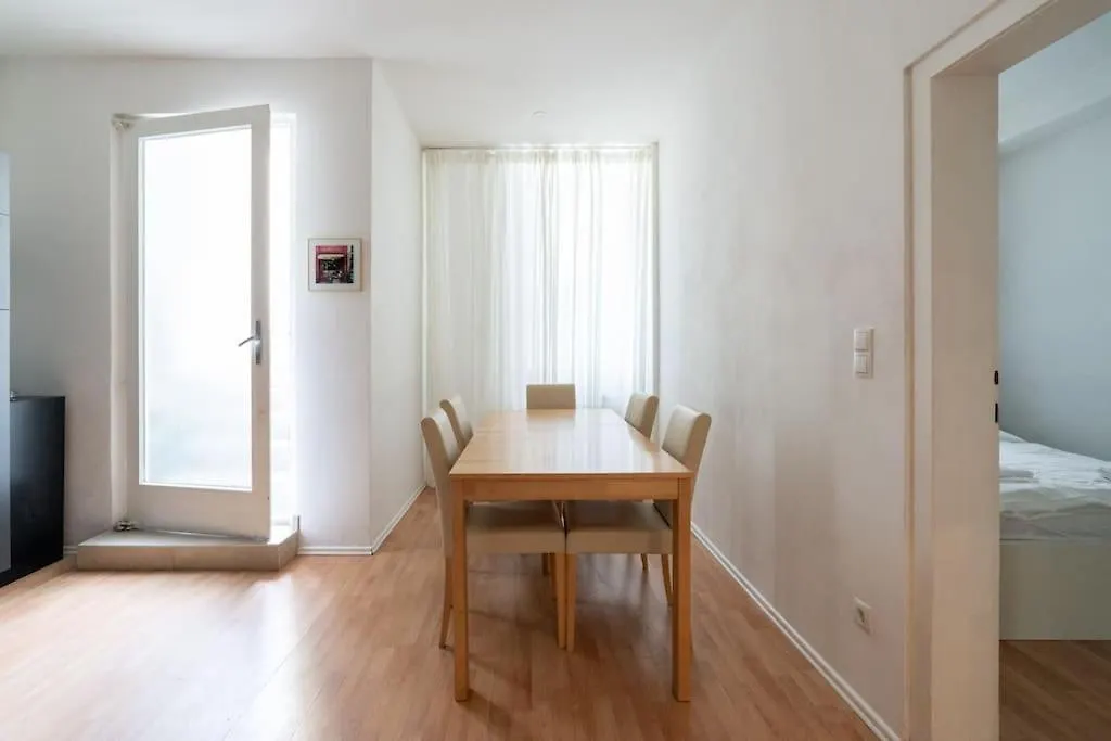 2 Bedroom Apartment Near Belvedere Wiedeń 0*,  Austria