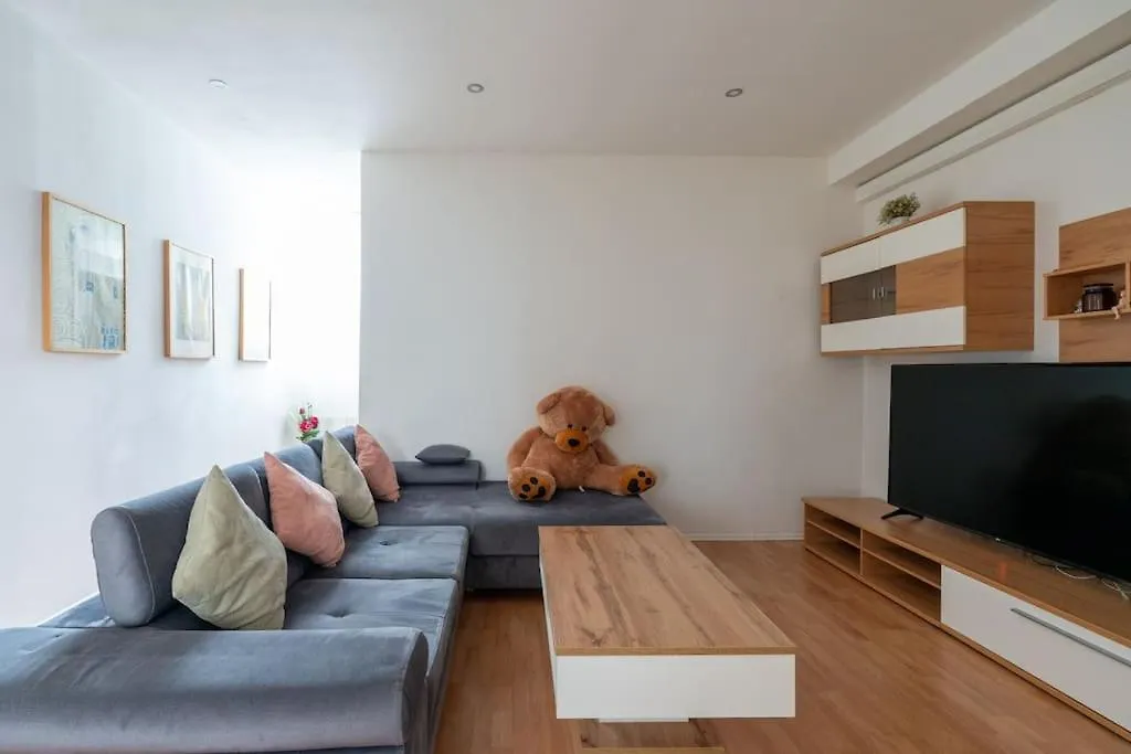 Kontakt z 2 Bedroom Apartment Near Belvedere